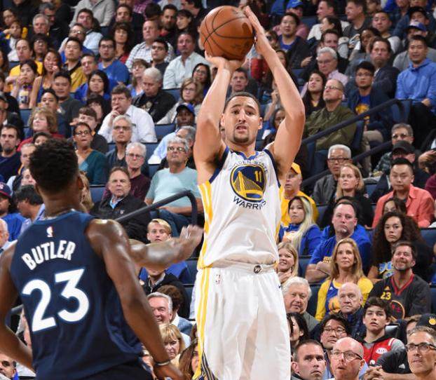 中场球员高 中场球员高